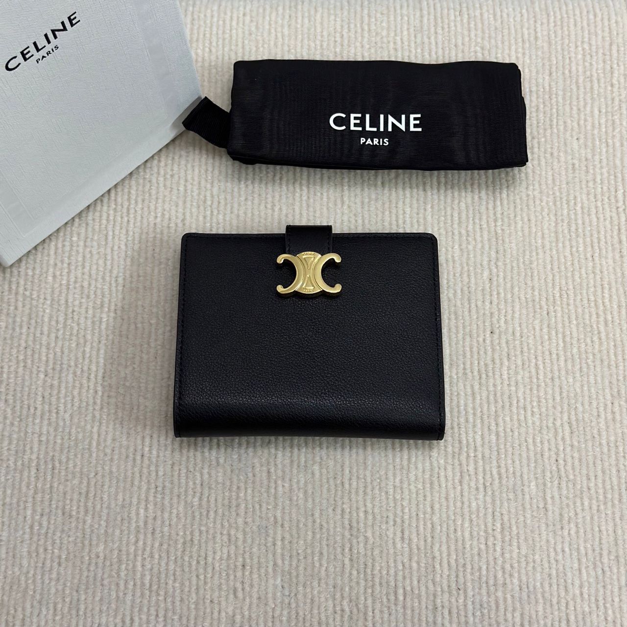 ** pre order chelly wallet