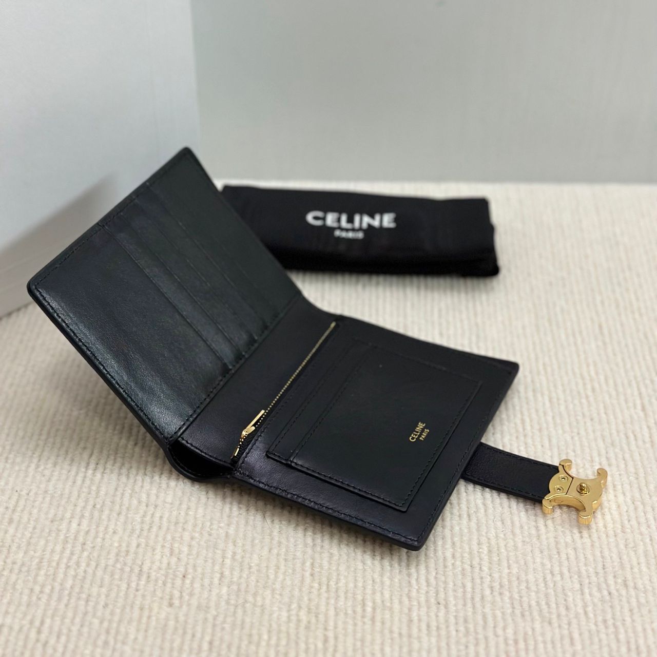 ** pre order chelly wallet