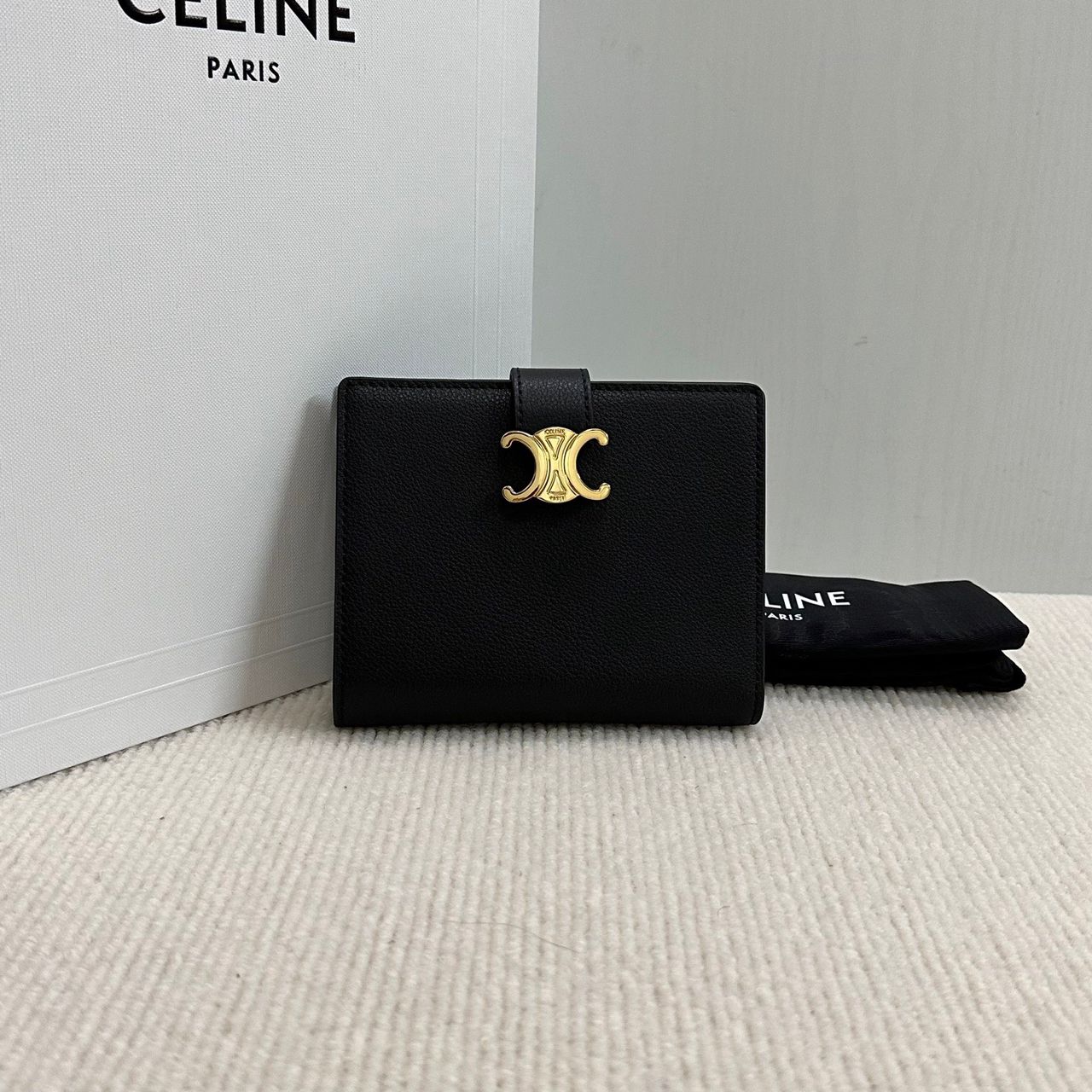 ** pre order chelly wallet