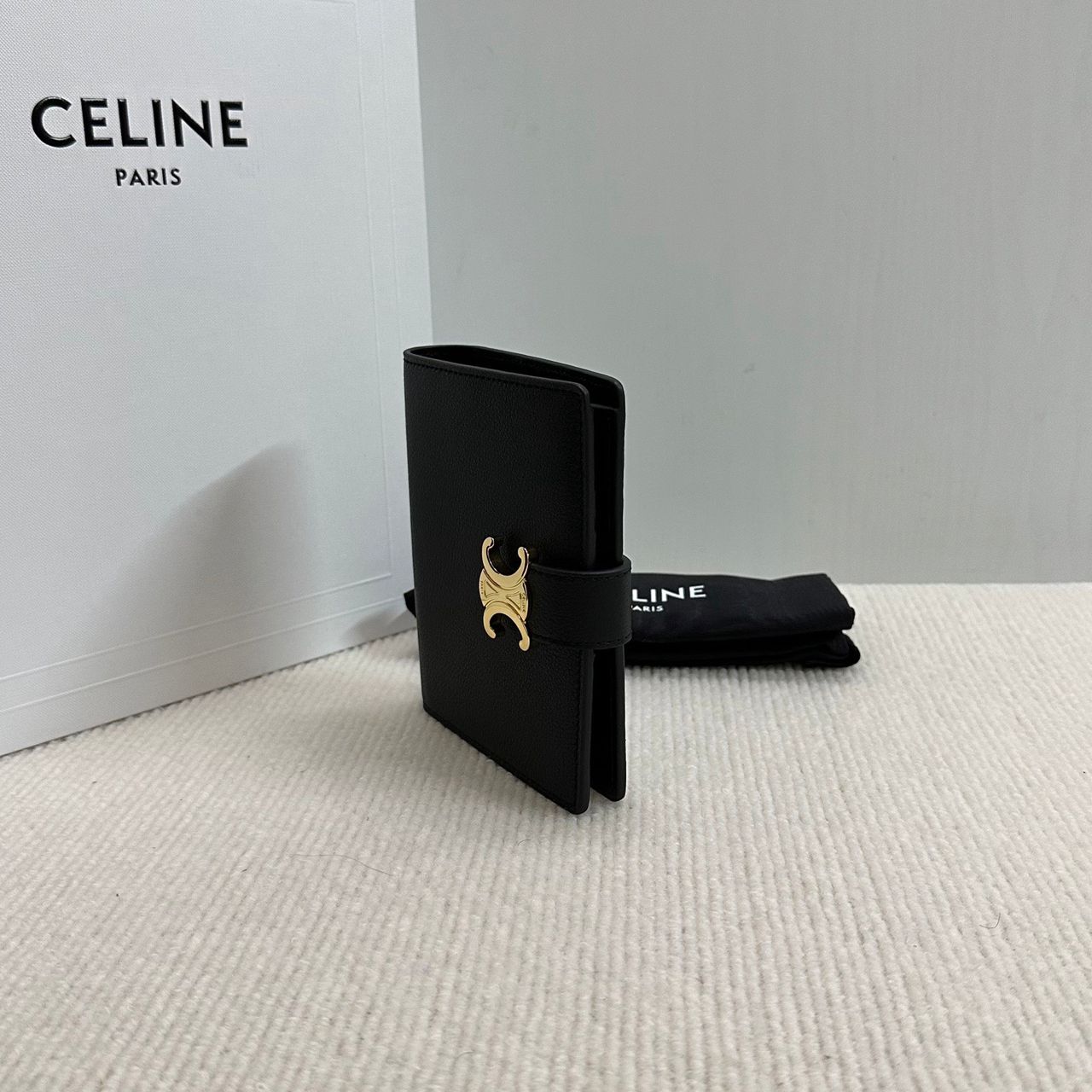 ** pre order chelly wallet