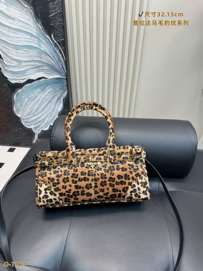 ** Pre order Izzy Cheetah Bag