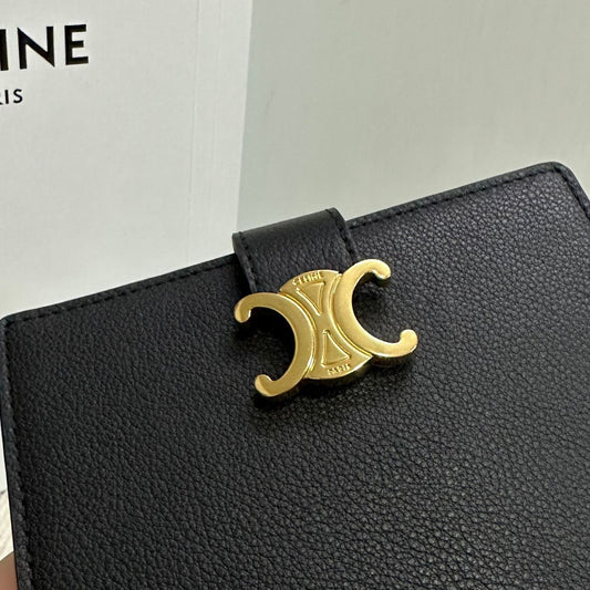 ** pre order chelly wallet