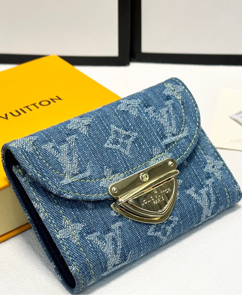 ** PRE ORDER Demi Wallet